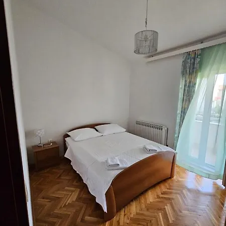 Dina *